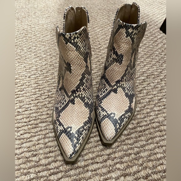 Vince Camuto booties - Picture 1 of 3